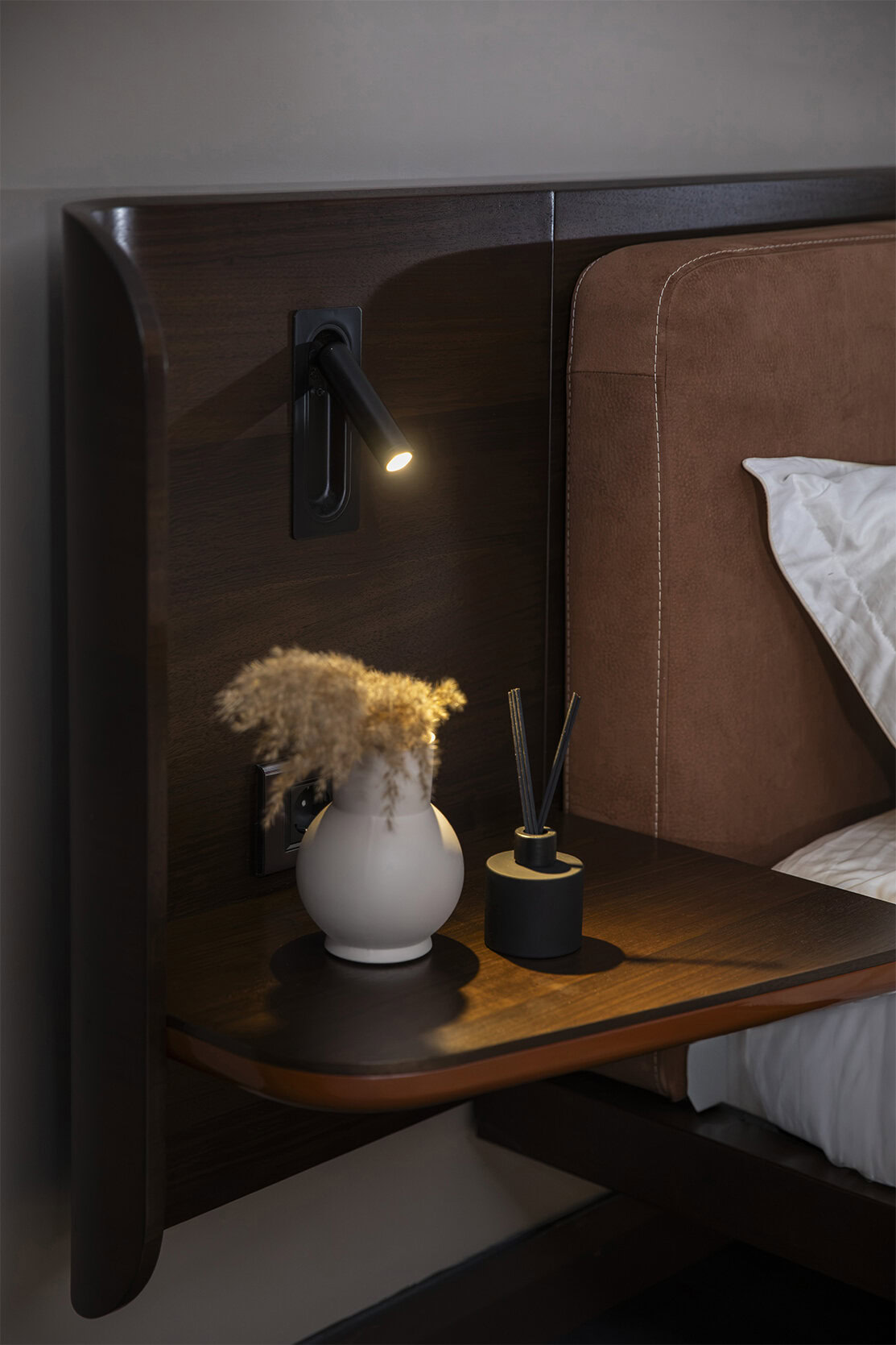 aura-bedstead-ima7